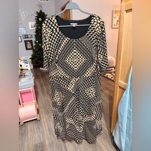 Roz & Ali Black and Tan Geometric Long Sleeve Dress